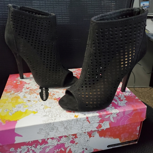 Shoe - Picture 3 of 4